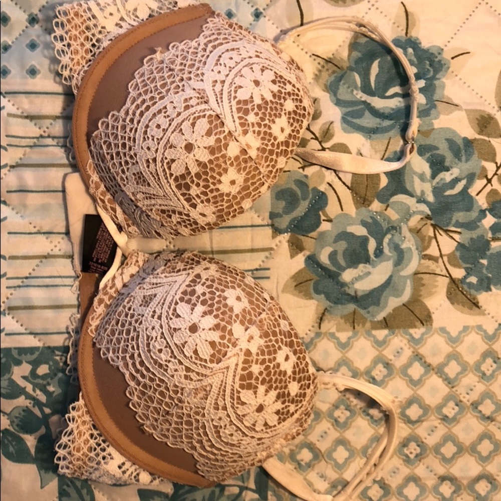 VS Crochet Lace Nude and Coconut White Bombshell